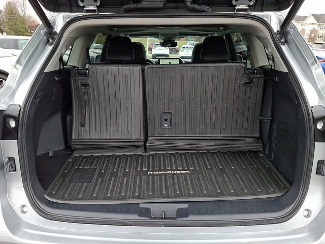 Used 2023 Toyota Highlander XLE FWD image 35