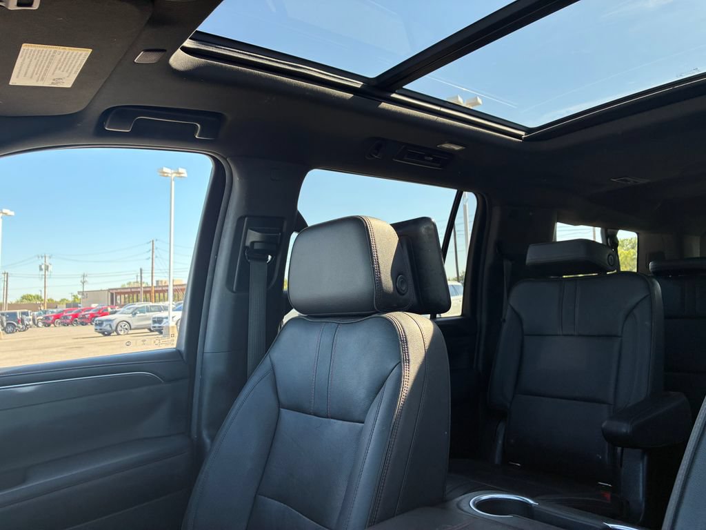 Used 2022 Chevrolet Suburban RST w/ Luxury Package AWD/4WD image 29