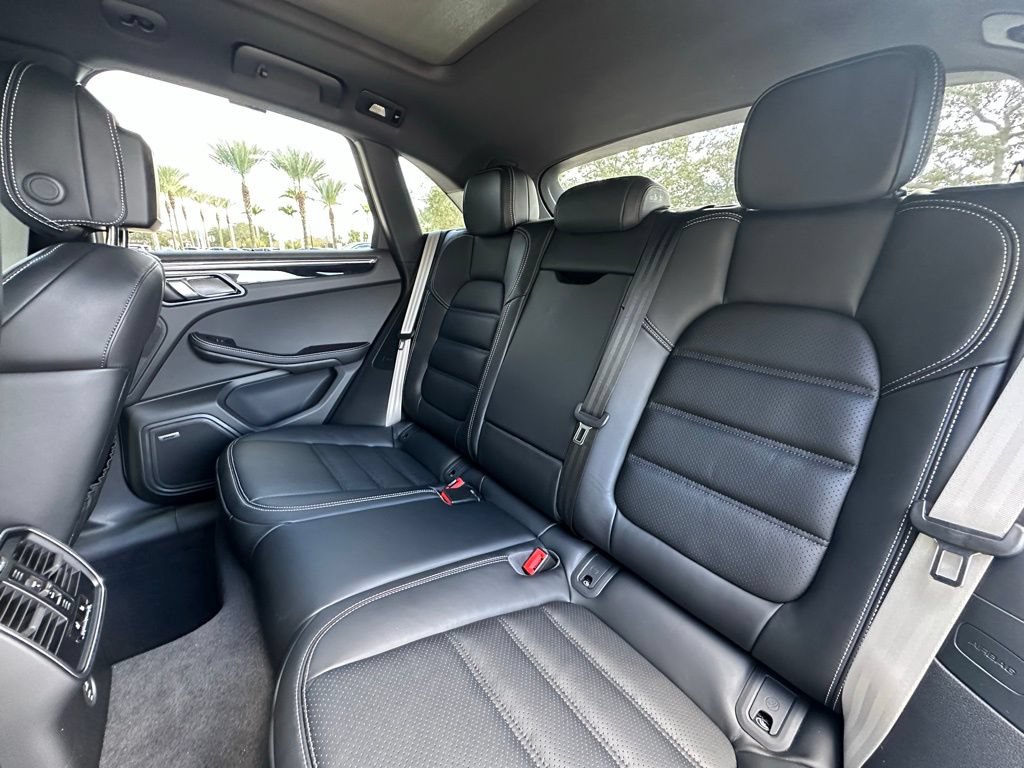 Certified 2026 Porsche Macan S AWD/4WD image 39