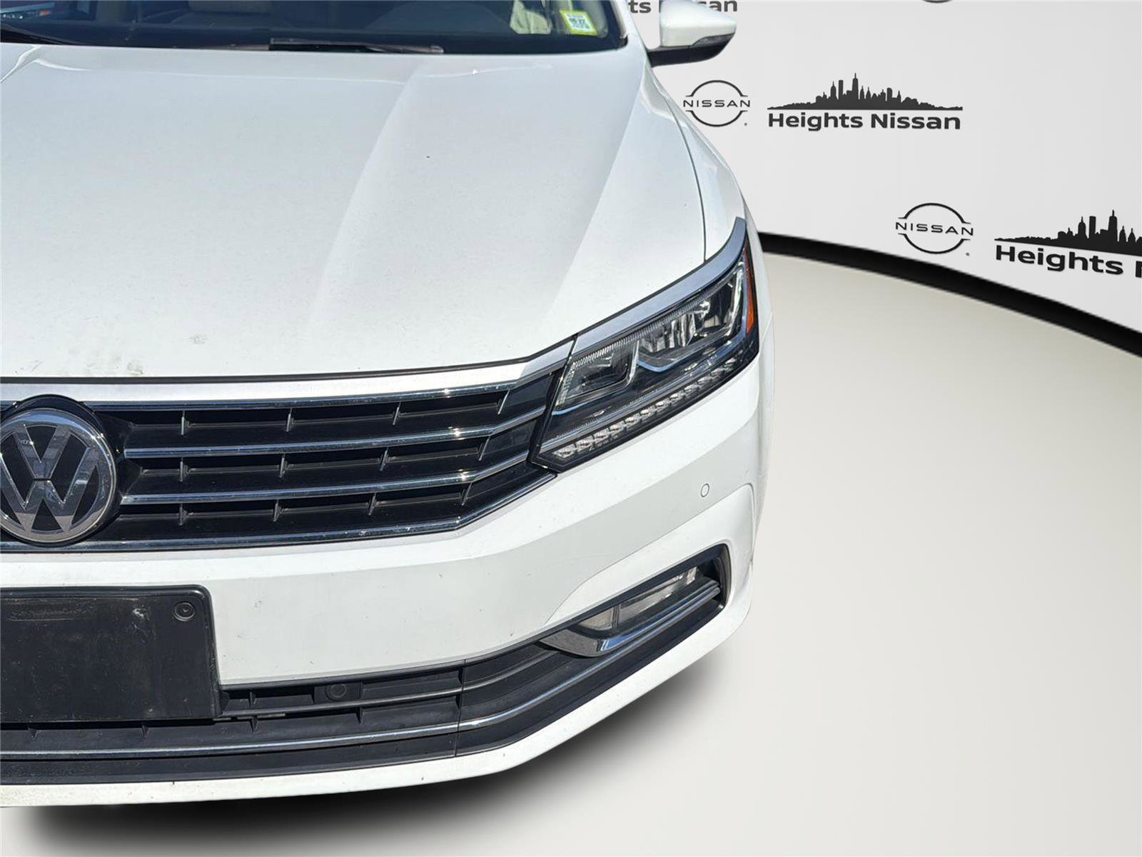 Used 2018 Volkswagen Passat 2.0T SEL Premium FWD image 28