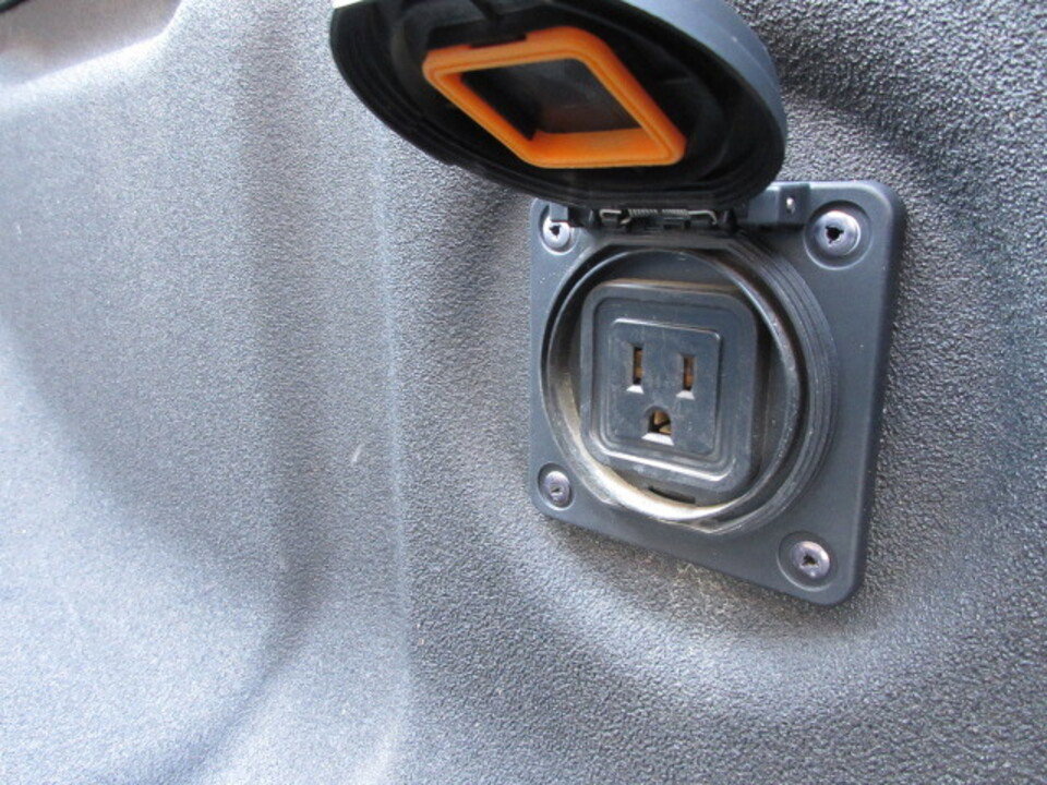 Used 2023 Nissan Frontier SV w/ SV Premium Package image 36