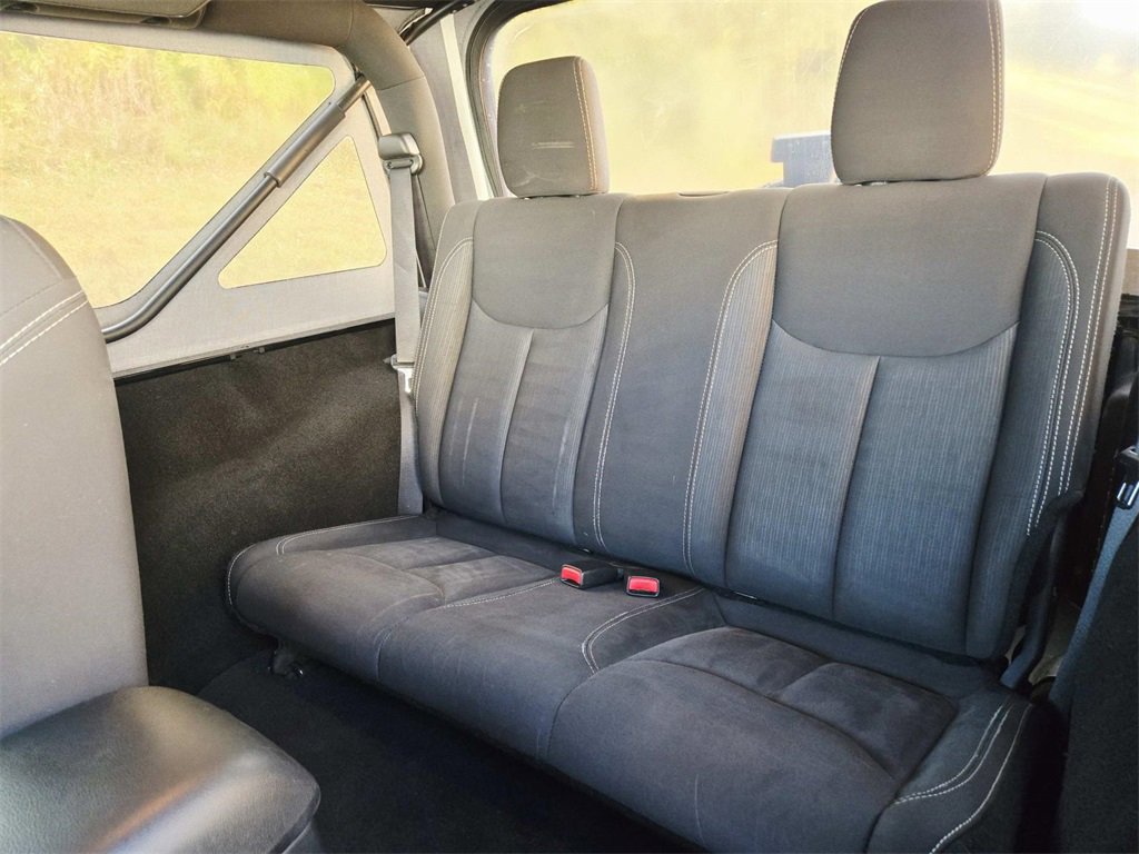 Used 2017 Jeep Wrangler Sahara w/ Connectivity Group image 12