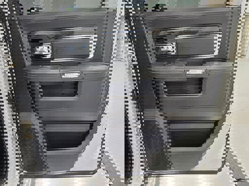 Used 2015 RAM 1500 Limited image 32