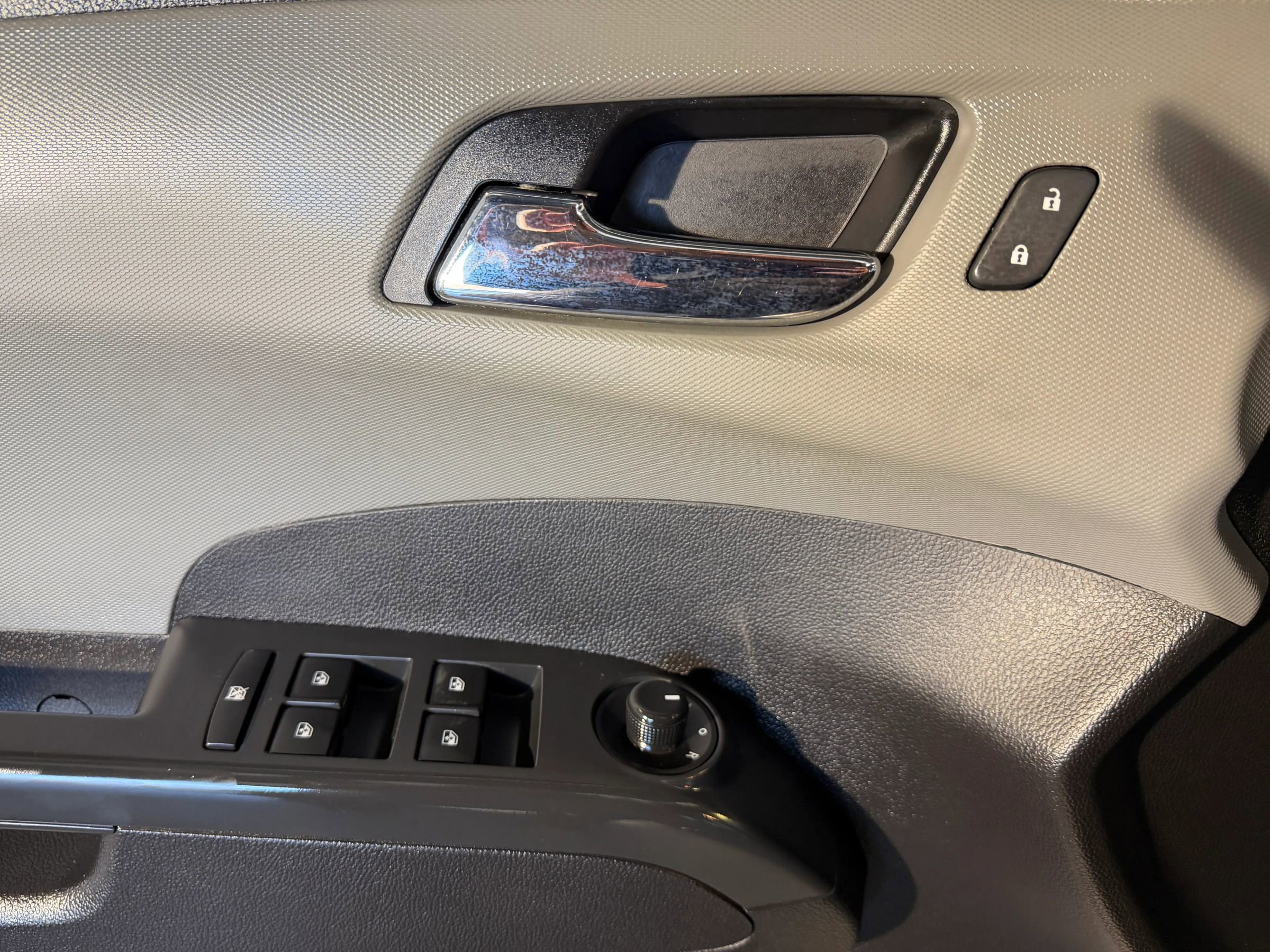 Used 2015 Chevrolet Sonic LTZ FWD image 13