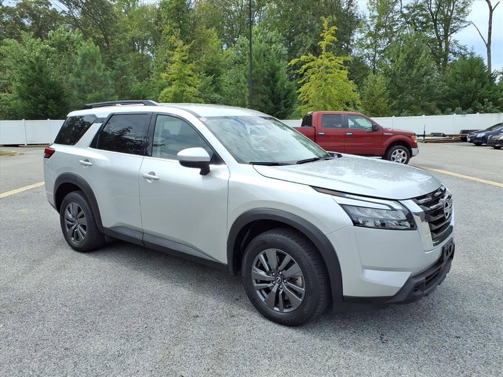 Used 2024 Nissan Pathfinder SV