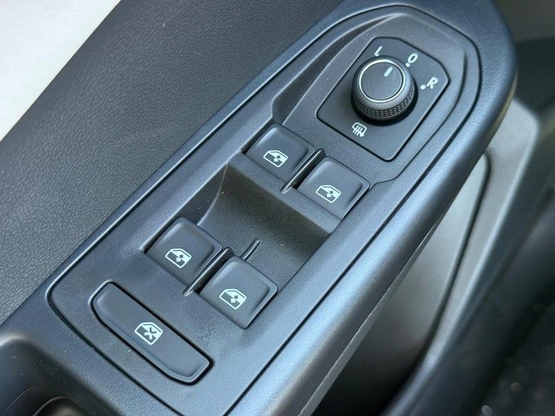 New 2025 Volkswagen Taos SE image 14