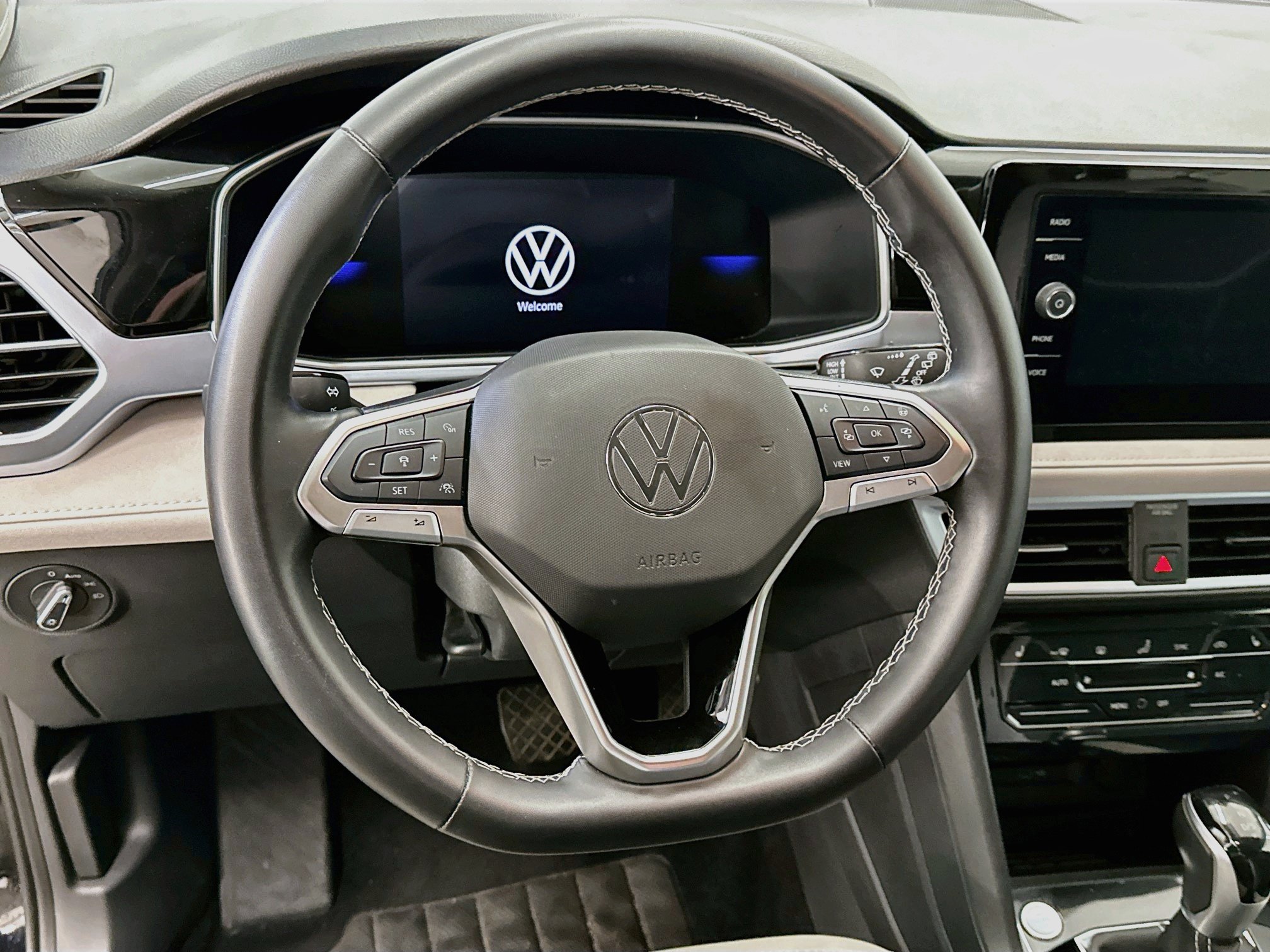 Used 2025 Volkswagen Taos SE AWD/4WD image 18