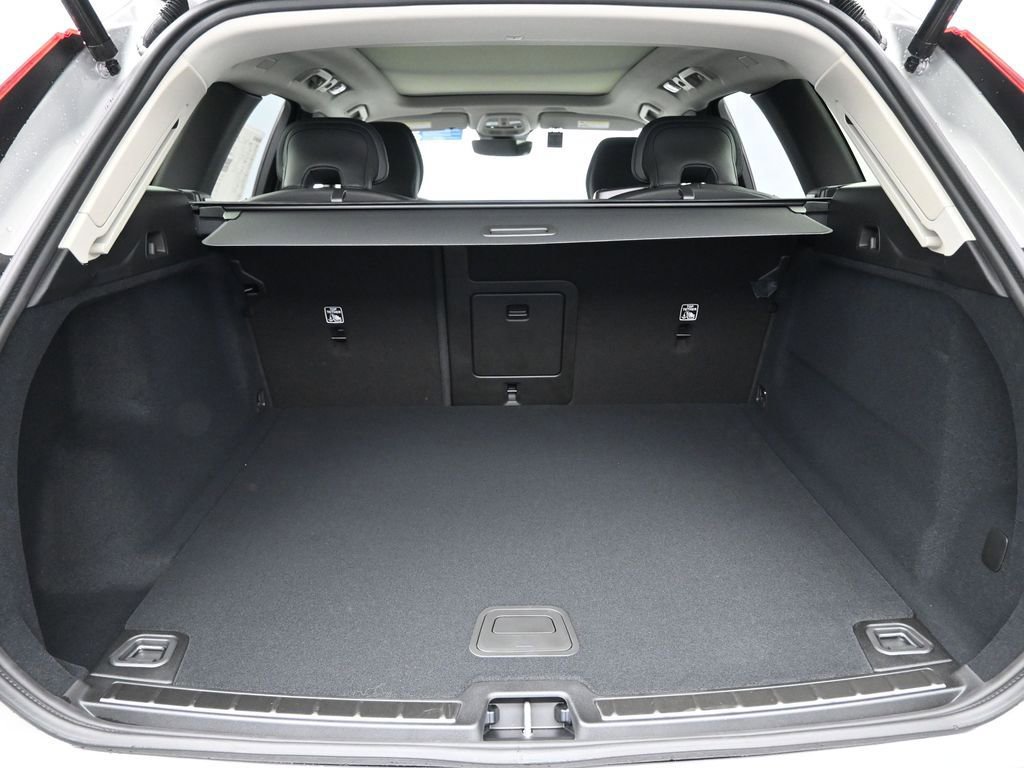 New 2025 Volvo XC60 B5 Plus w/ Protection Package Premier image 27