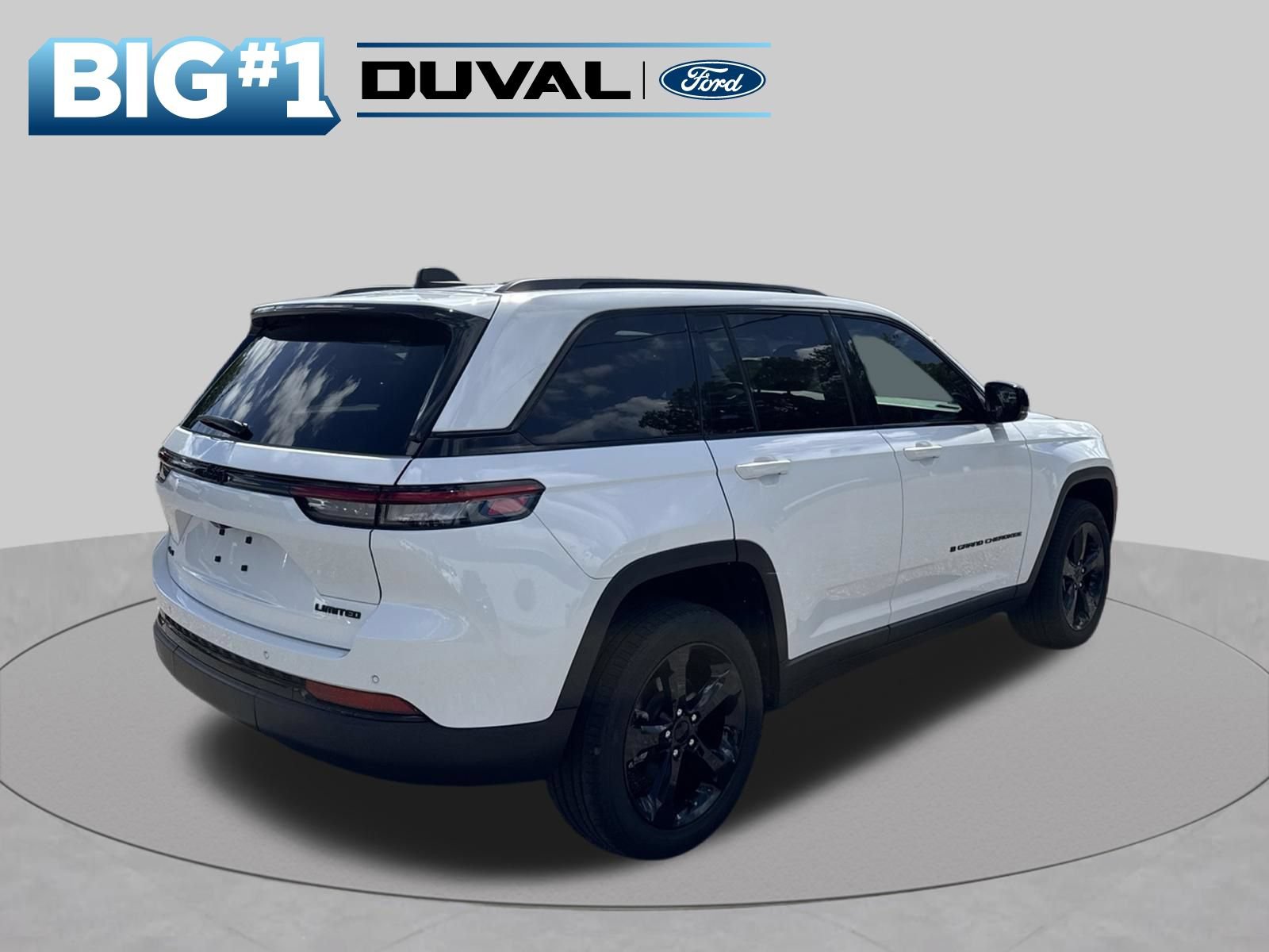 Used 2023 Jeep Grand Cherokee Limited w/ Black Appearance Package AWD/4WD image 3