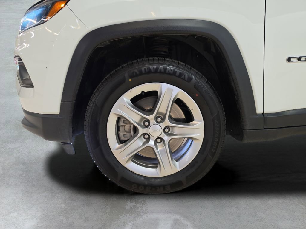 Used 2024 Jeep Compass Latitude image 10