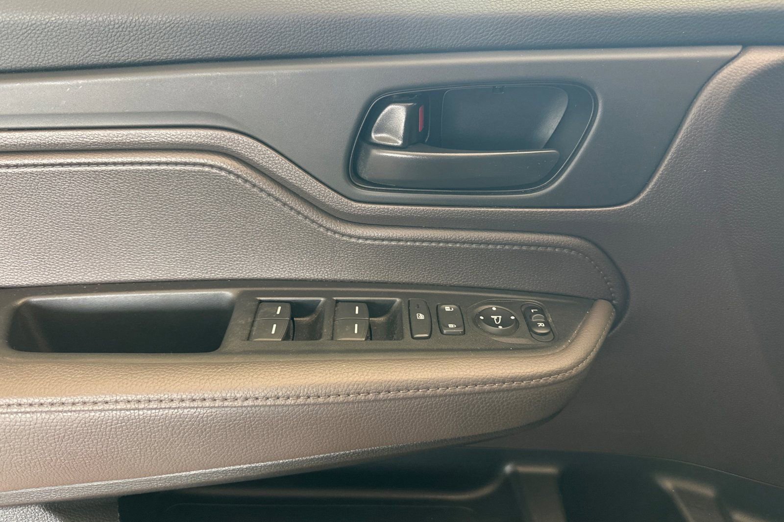 Used 2019 Honda Odyssey EX image 11