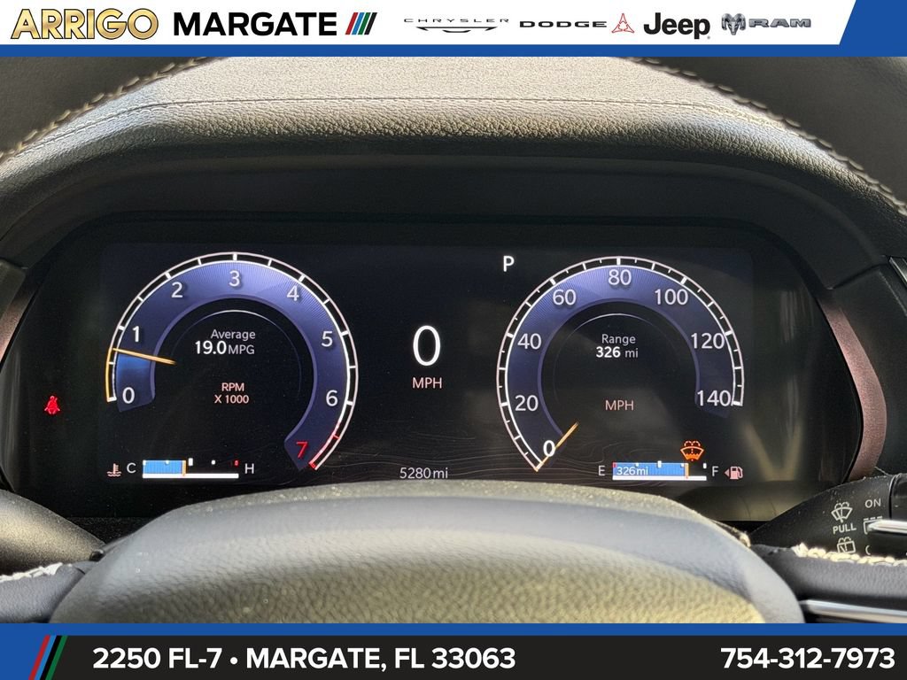 Used 2025 Jeep Grand Cherokee Limited w/ Luxury Tech Group II AWD/4WD image 24