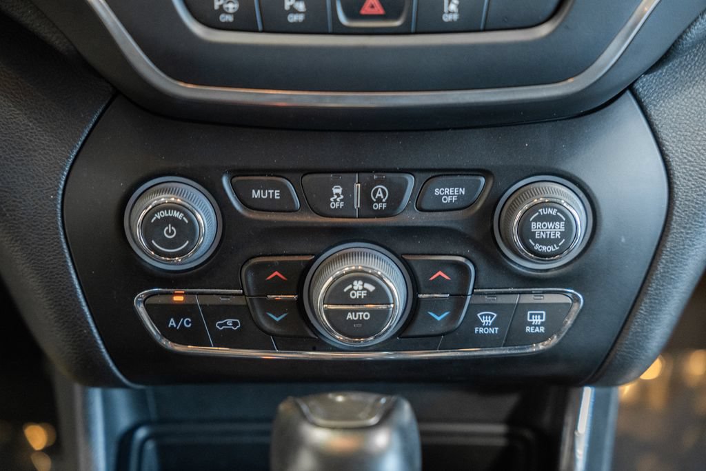 Certified 2023 Jeep Cherokee Altitude Lux AWD/4WD image 24