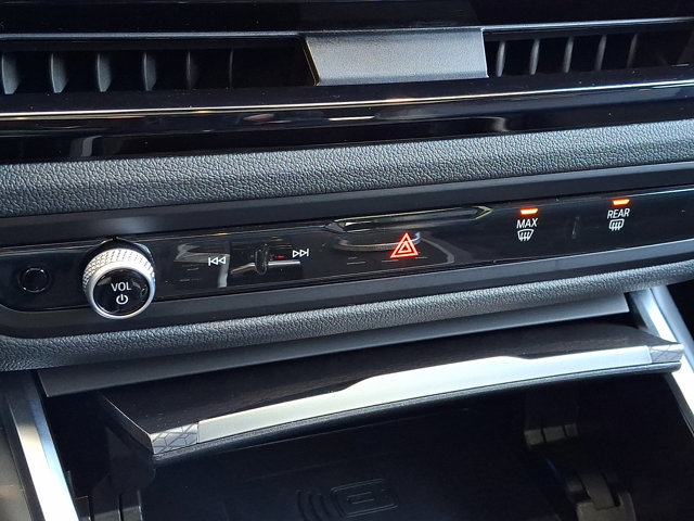 Certified 2025 BMW 330i xDrive Sedan w/ Convenience Package image 17