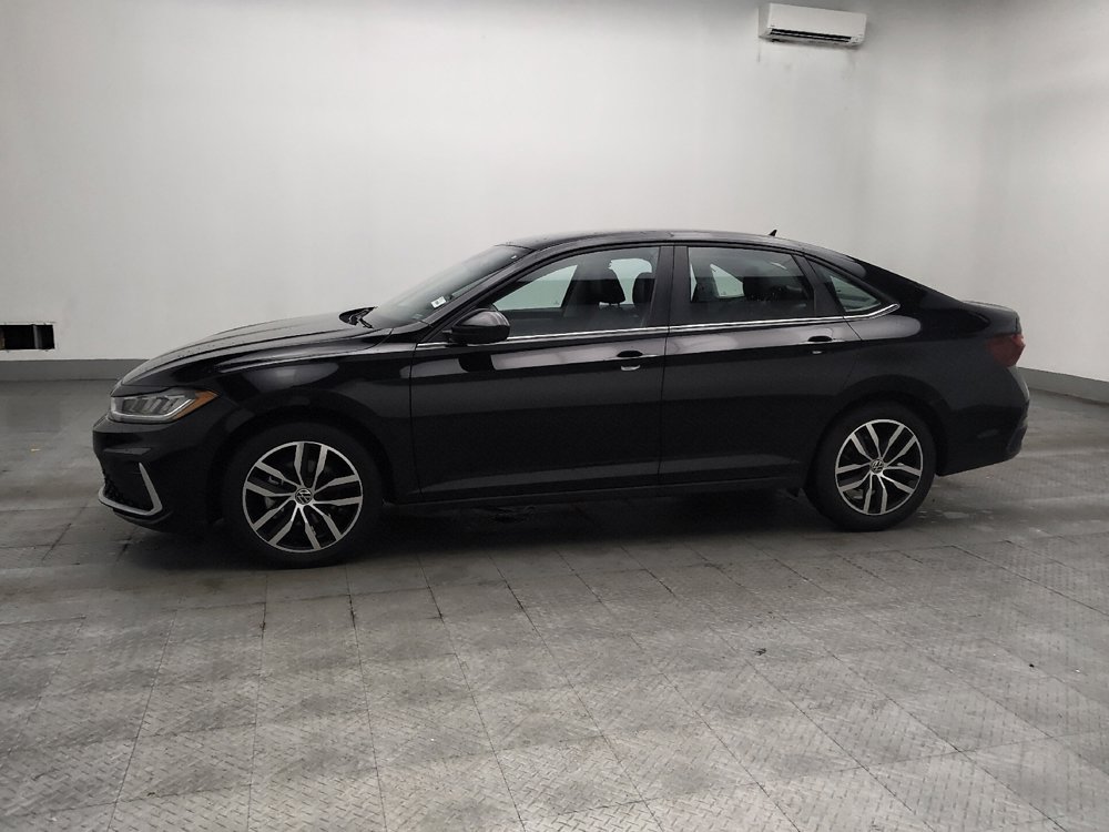 Used 2025 Volkswagen Jetta SE FWD image 2