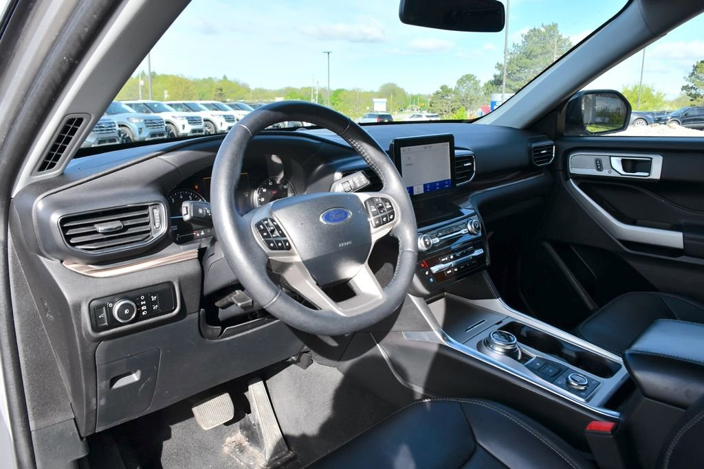 Used 2024 Ford Explorer Limited AWD/4WD image 11