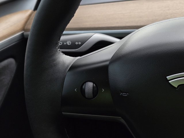 Used 2023 Tesla Model Y Long Range AWD/4WD image 27