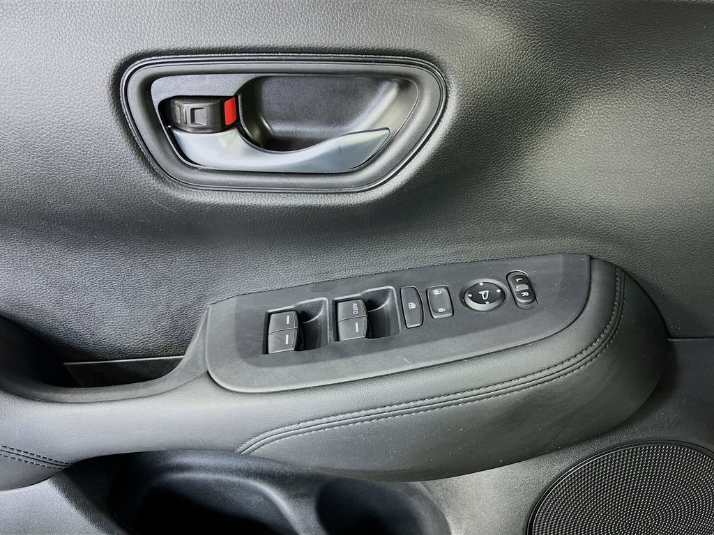 Used 2025 Honda HR-V LX image 23