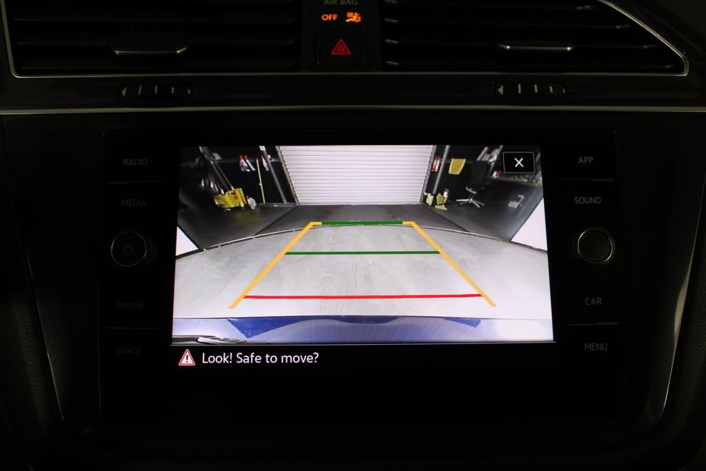 Used 2022 Volkswagen Tiguan SE w/ Panoramic Sunroof Package image 29