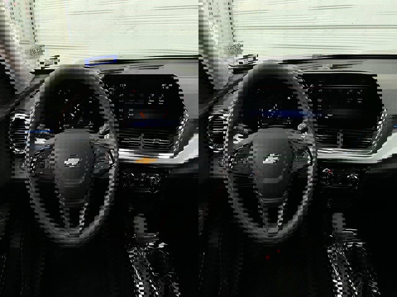 Used 2025 Chevrolet Trax LT image 13