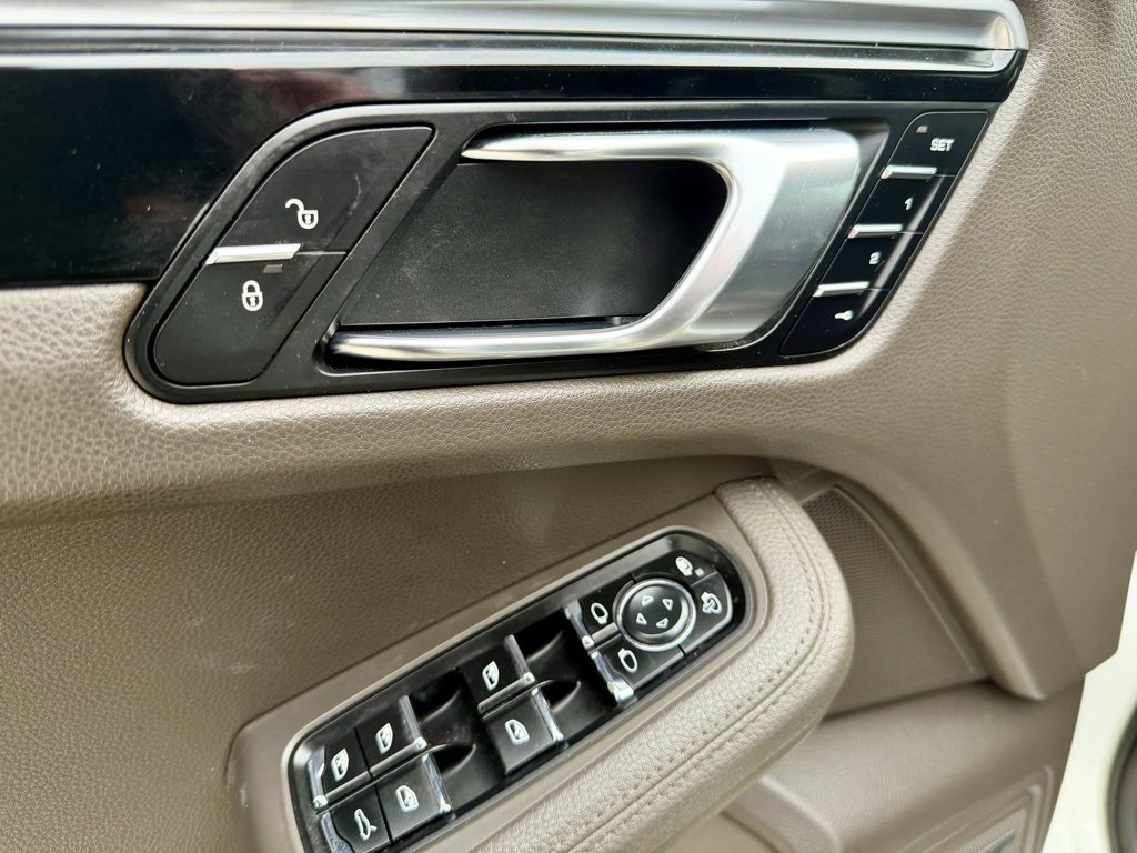 Used 2018 Porsche Macan image 22