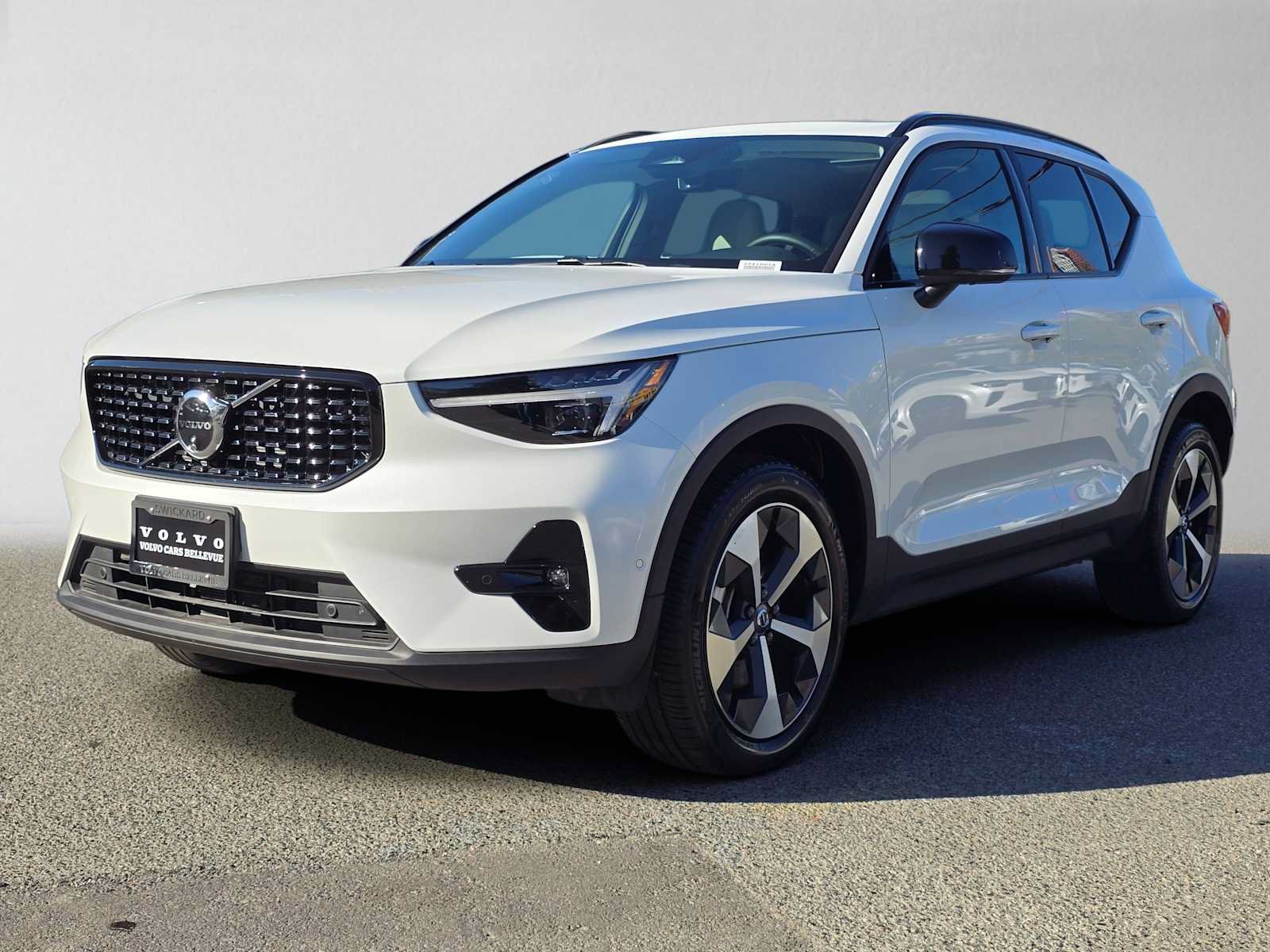 Certified 2026 Volvo XC40 B5 Plus AWD/4WD image 8