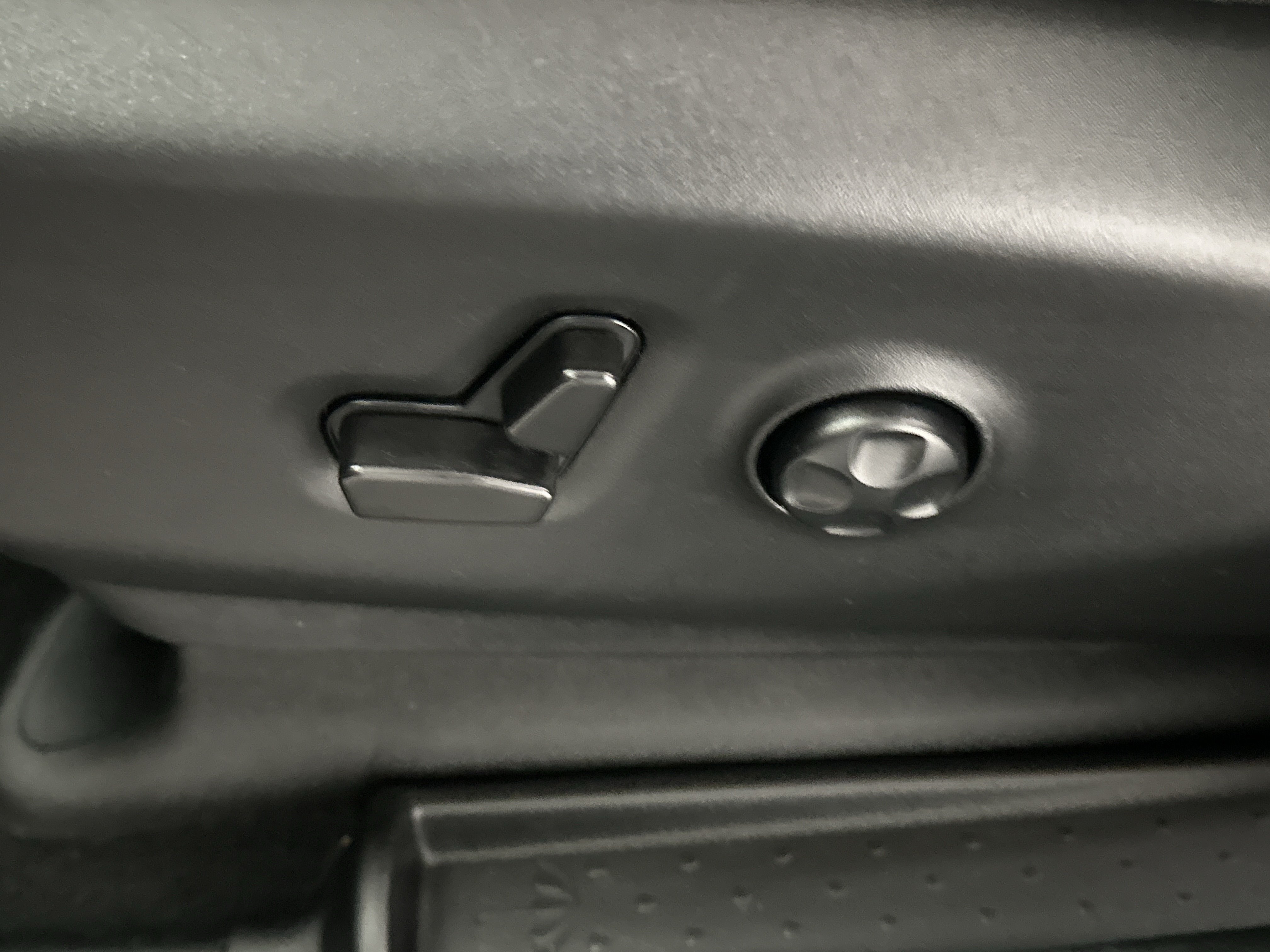 Used 2025 Chrysler Pacifica Limited FWD image 21