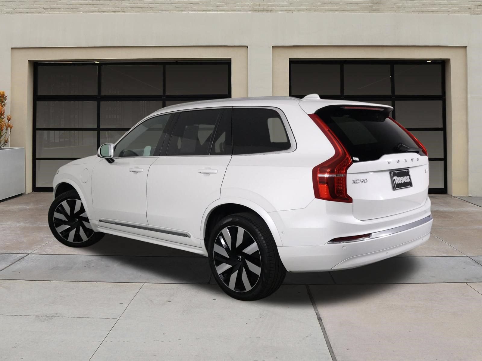 Certified 2023 Volvo XC90 T8 Ultimate AWD/4WD image 2