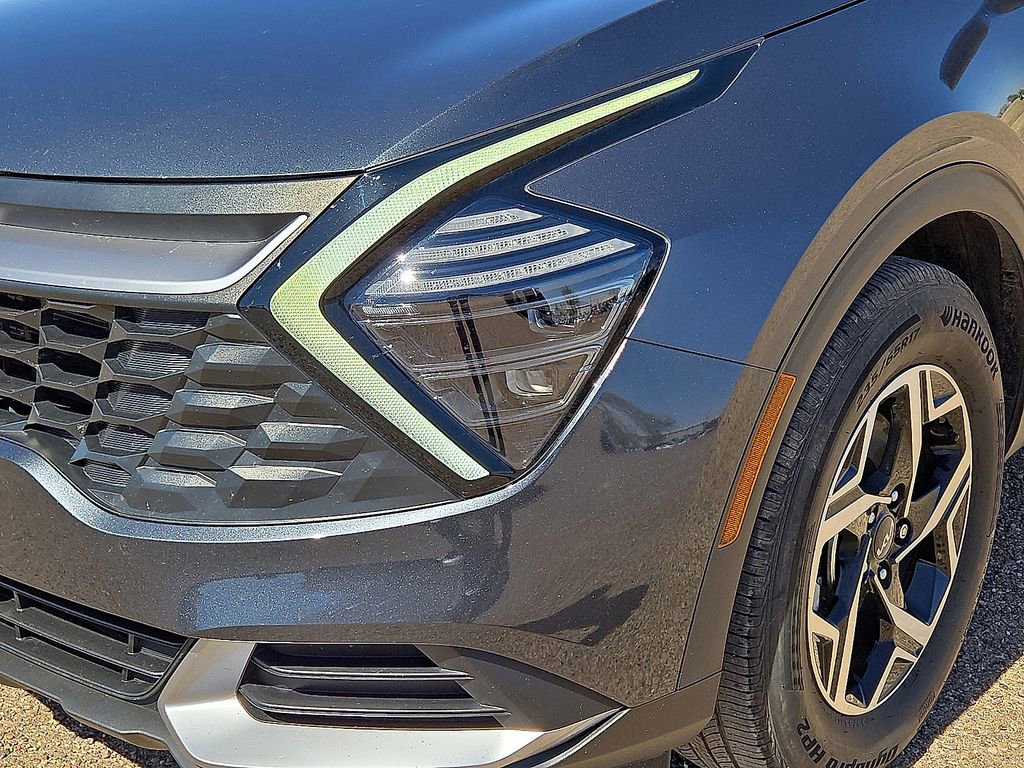 Used 2024 Kia Sportage LX image 9