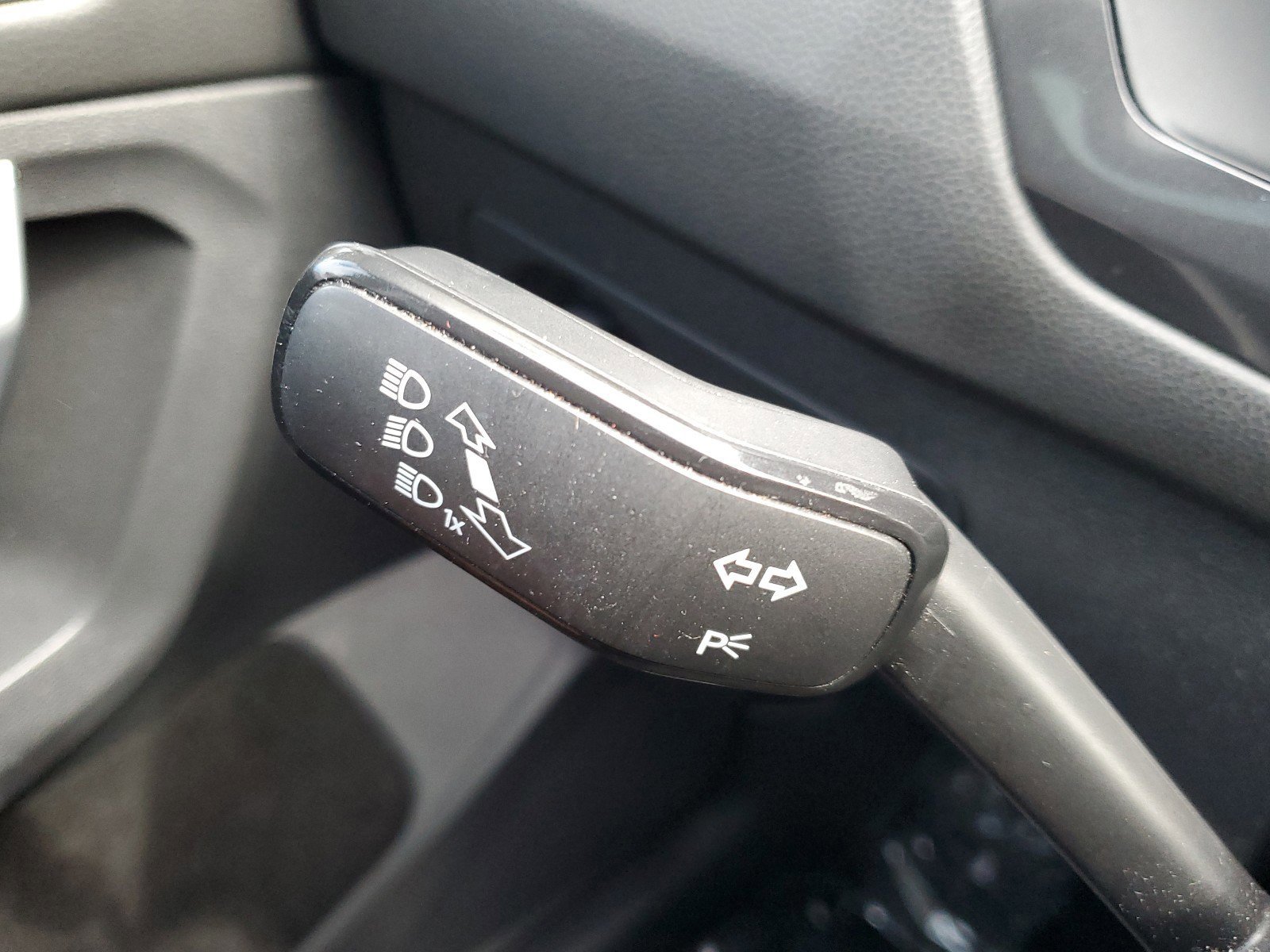 Used 2019 Volkswagen Tiguan SE w/ Panoramic Sunroof Package image 29