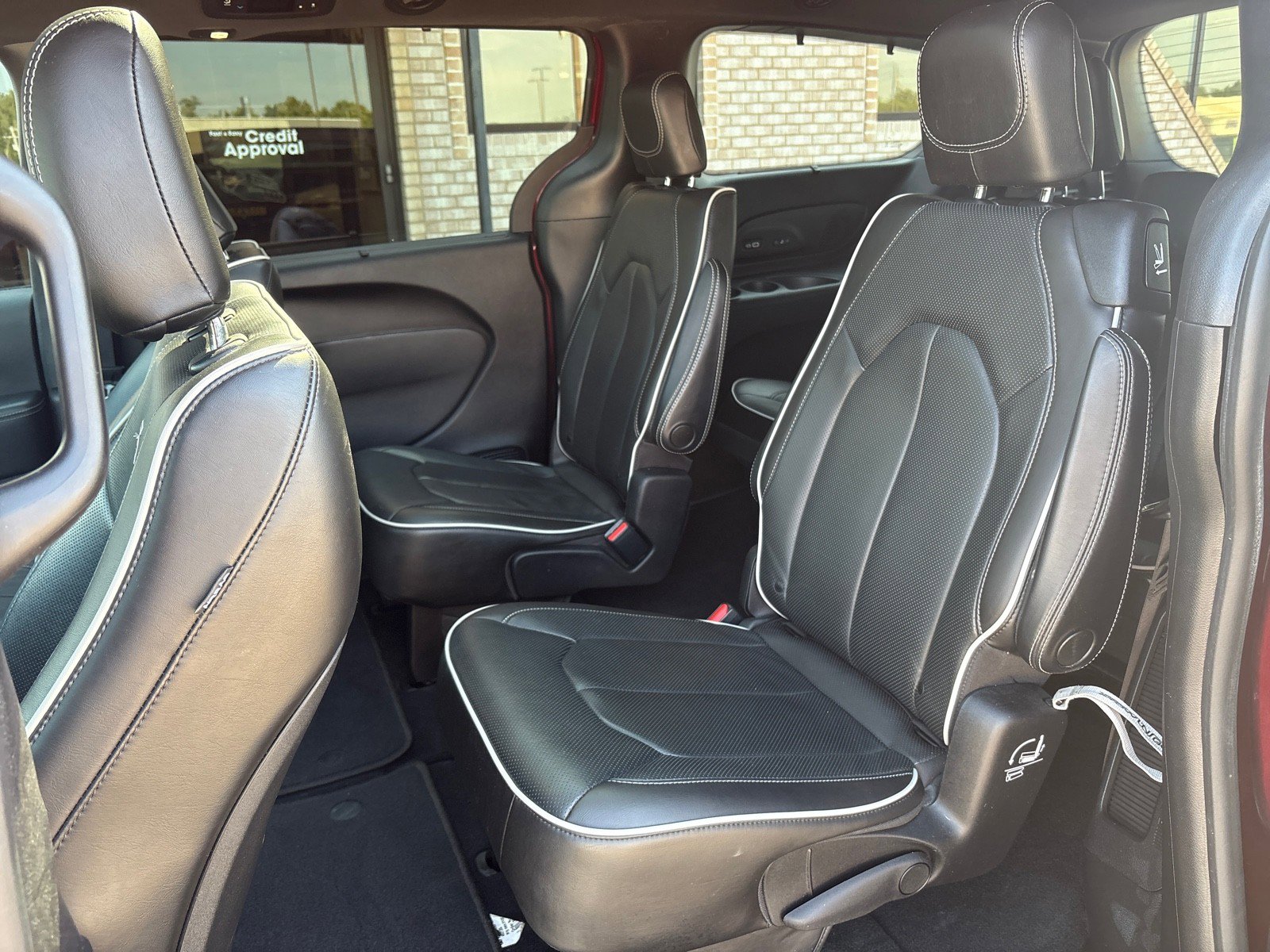 Used 2021 Chrysler Pacifica Limited w/ Premium & Safety Sphere Group image 4