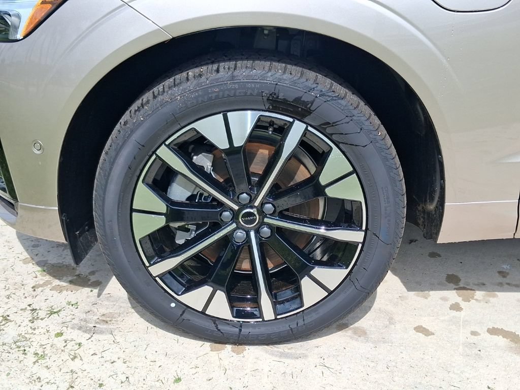 New 2026 Volvo XC60 T8 Plus w/ Protection Package Premier AWD/4WD image 3