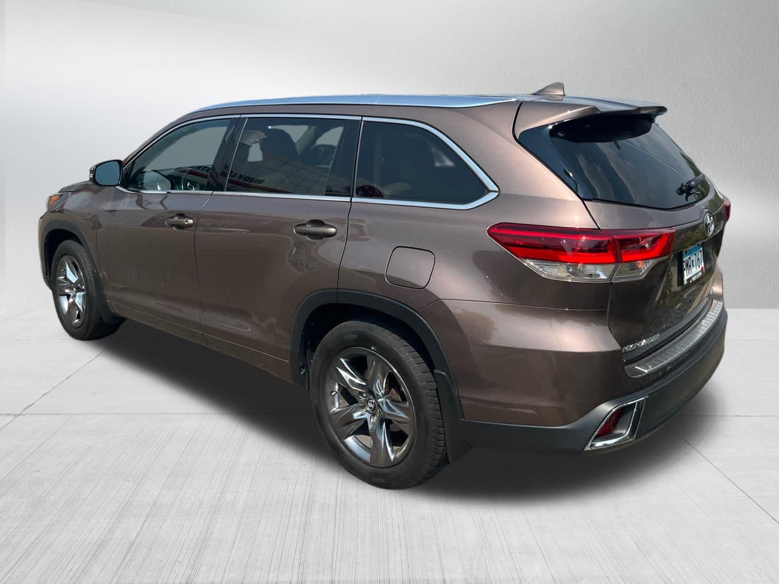 Certified 2017 Toyota Highlander Limited Platinum AWD/4WD image 4