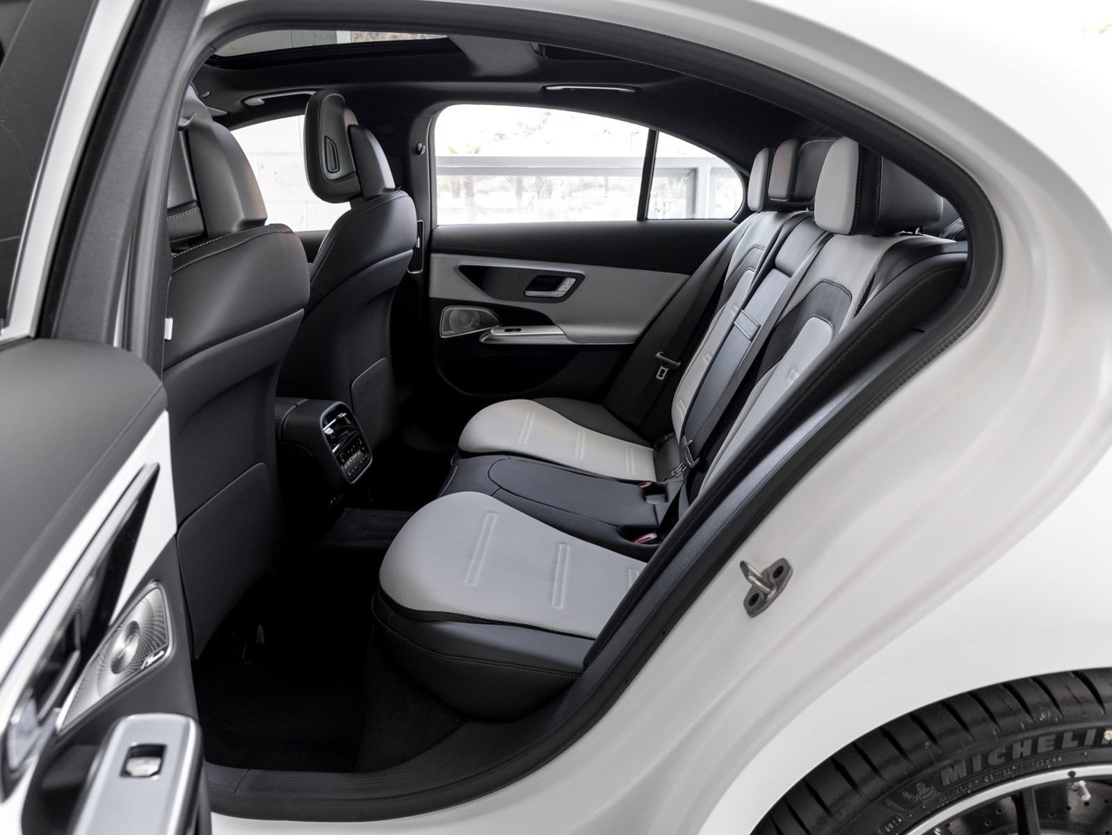 New 2026 Mercedes-Benz E 53 AMG e 4MATIC Sedan image 19