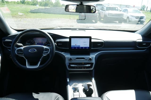 Used 2022 Ford Explorer XLT w/ Equipment Group 202A AWD/4WD image 7