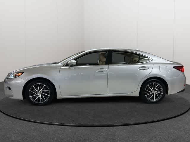 Used 2016 Lexus ES 350 w/ Luxury Package w/Wood Trim FWD image 3