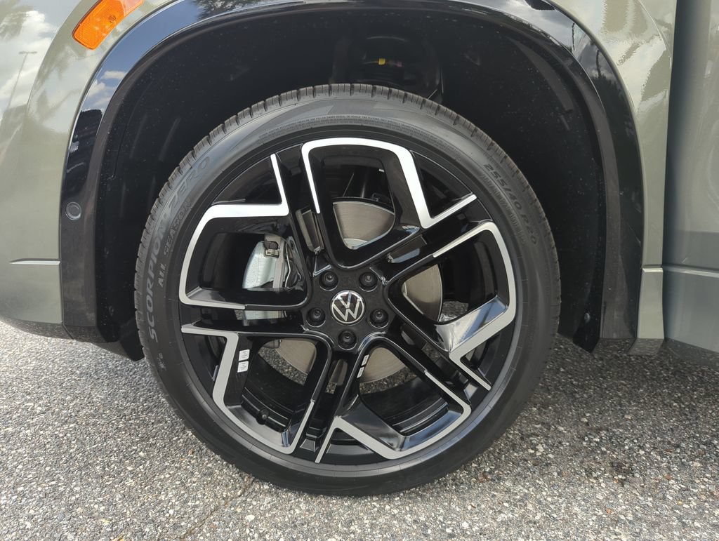 New 2026 Volkswagen Tiguan SEL R-Line AWD/4WD image 47