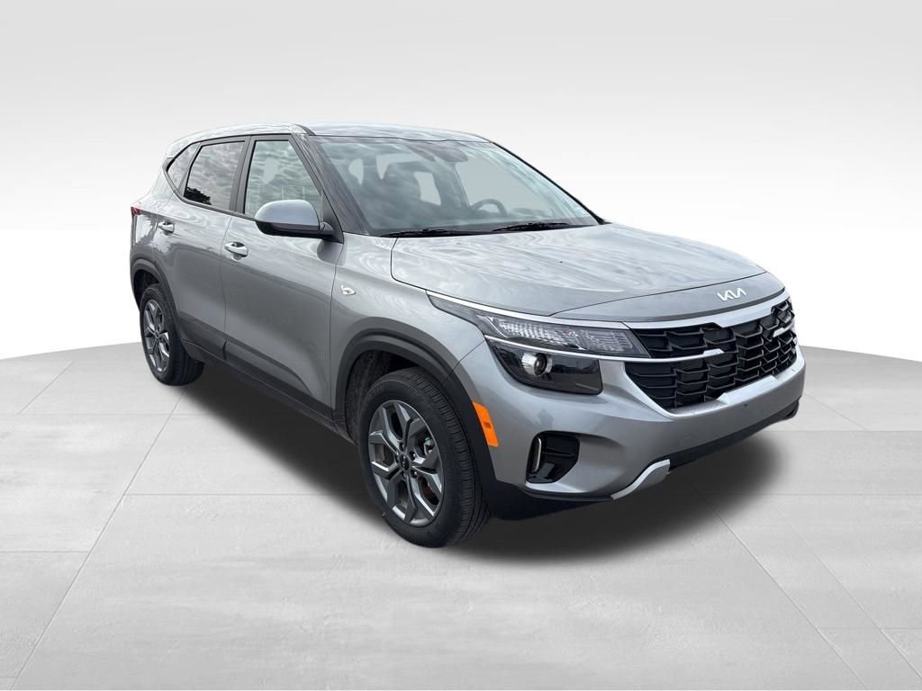 Certified 2025 Kia Seltos LX image 4