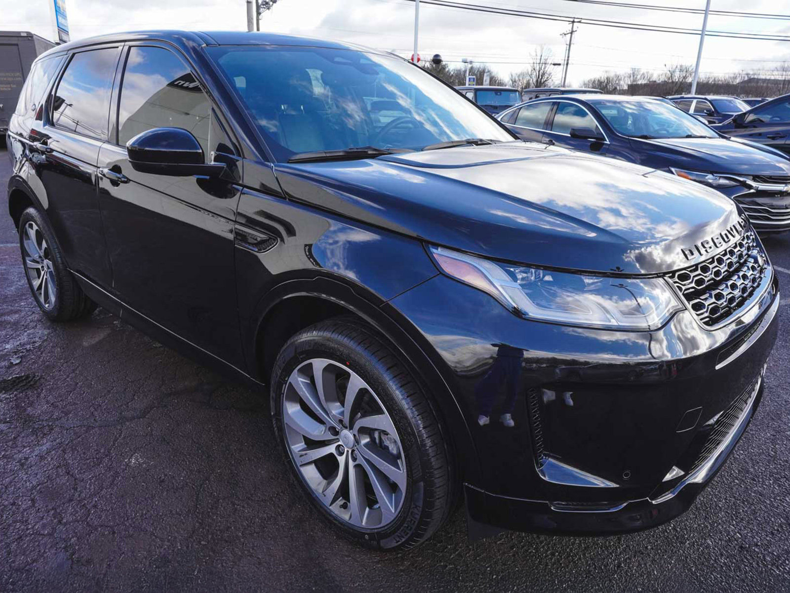 Used 2023 Land Rover Discovery Sport SE R-Dynamic image 3