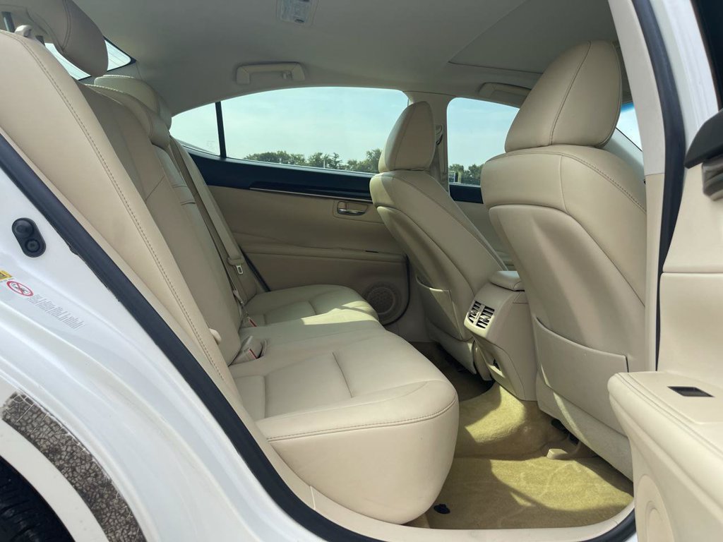 Used 2013 Lexus ES 350 w/ Premium Pkg FWD image 25