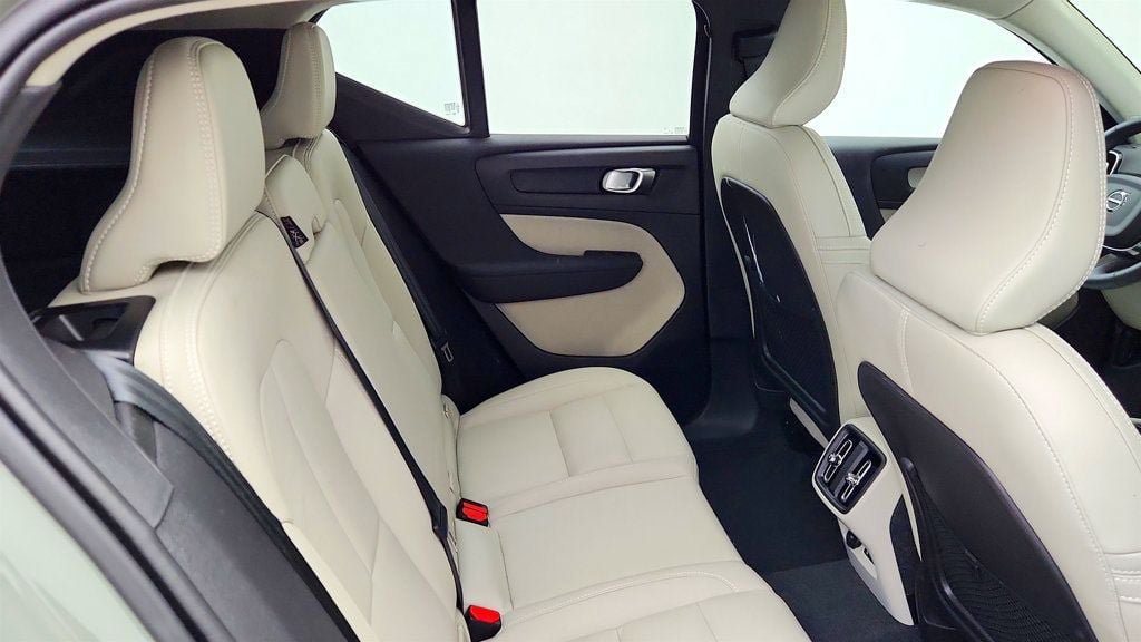 Used 2024 Volvo XC40 B5 Plus w/ Protection Package Premier AWD/4WD image 19