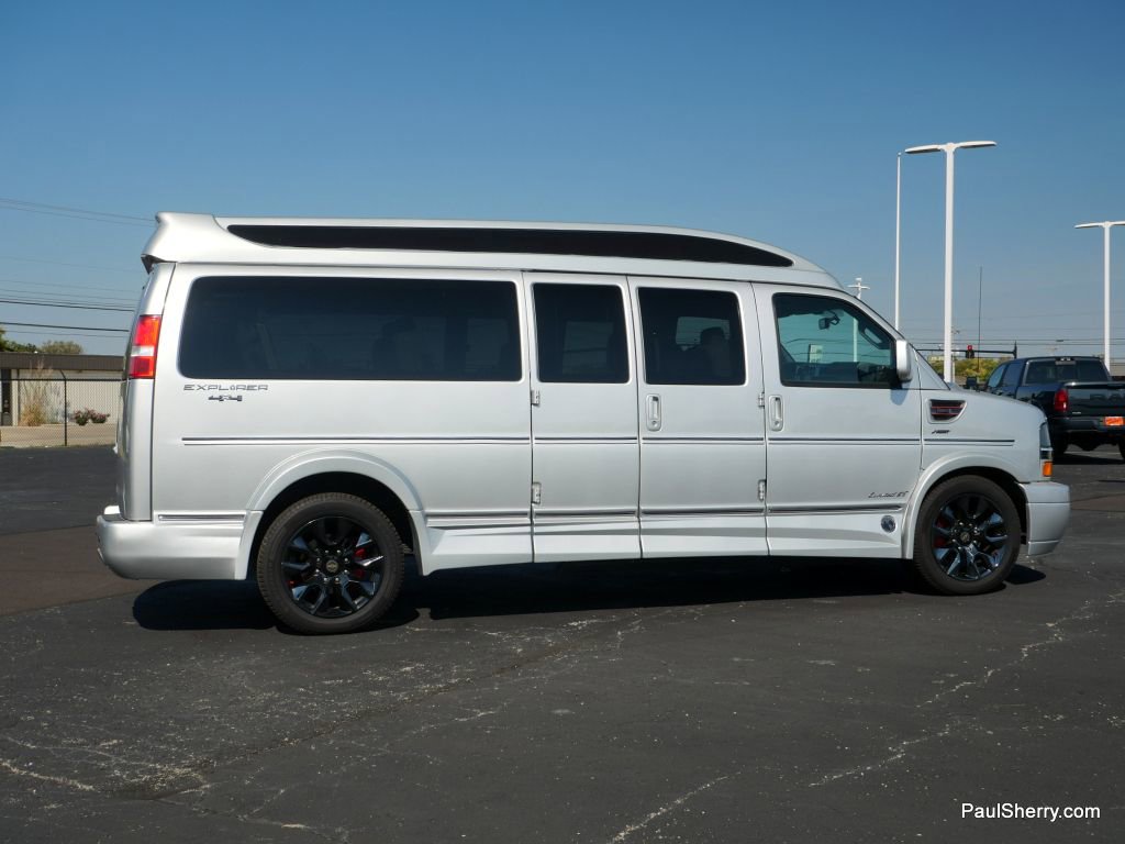 Used 2023 Chevrolet Express 2500 Extended image 17