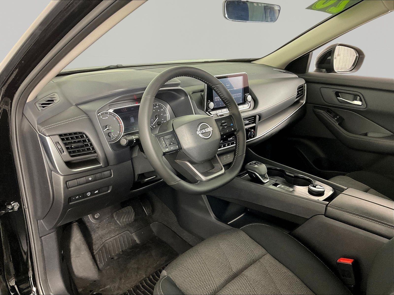 Used 2026 Nissan Rogue SV AWD/4WD image 17