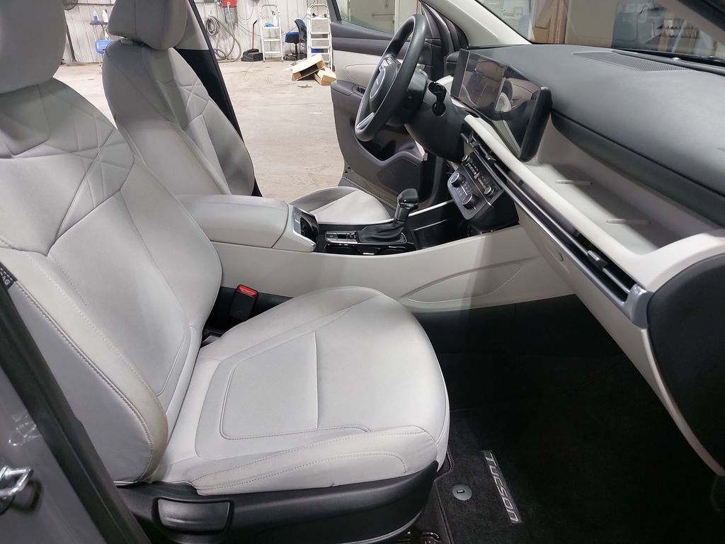 Certified 2025 Hyundai Tucson SE image 10