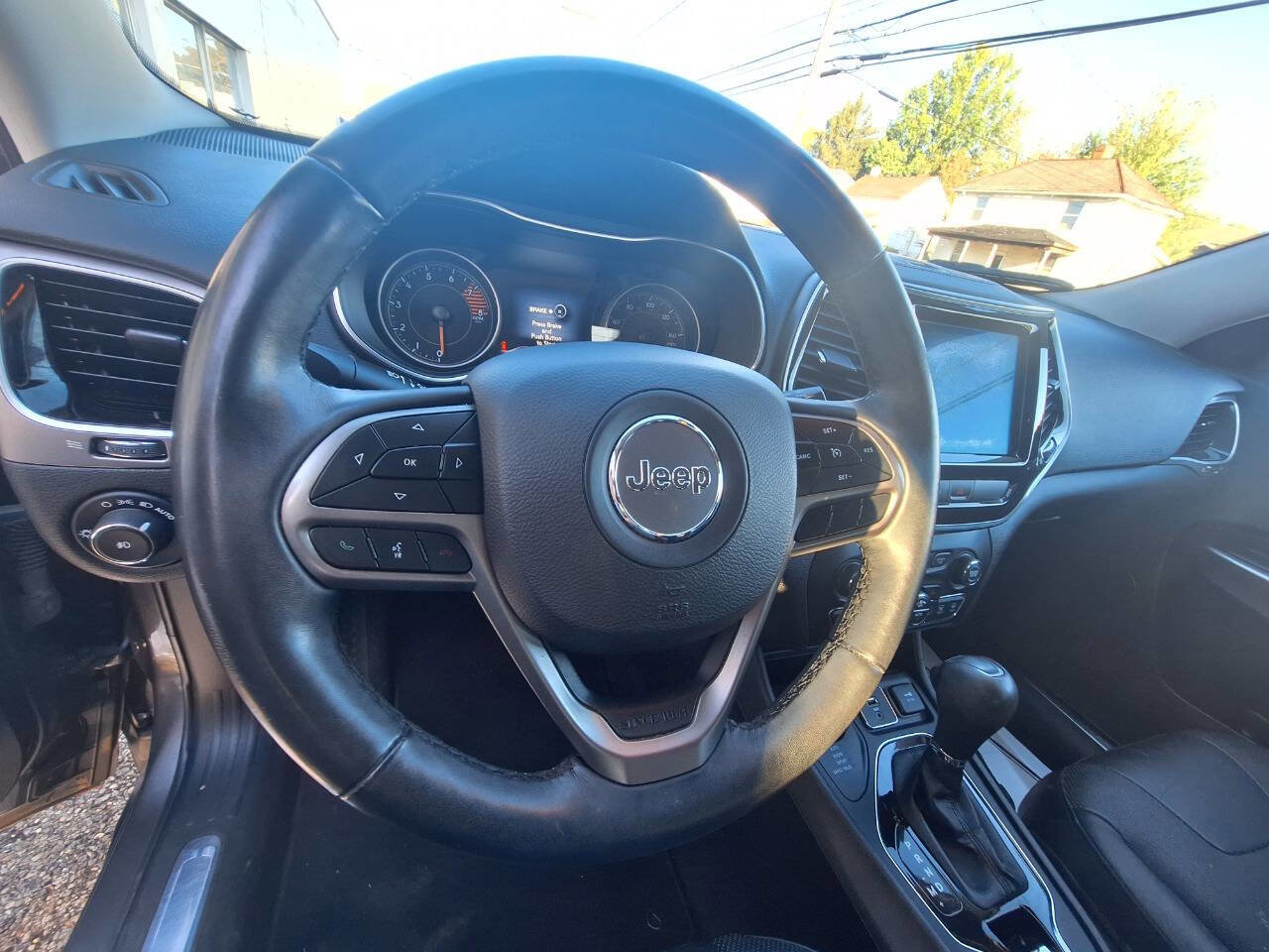 Used 2019 Jeep Cherokee Limited image 9