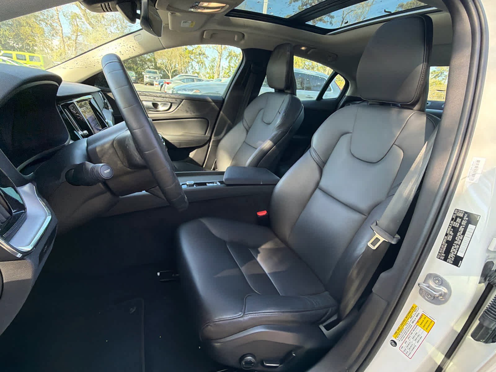 Certified 2024 Volvo S60 B5 Core image 28