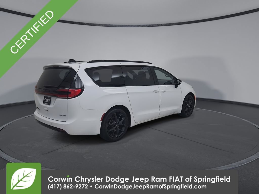 Certified 2025 Chrysler Pacifica Limited image 15