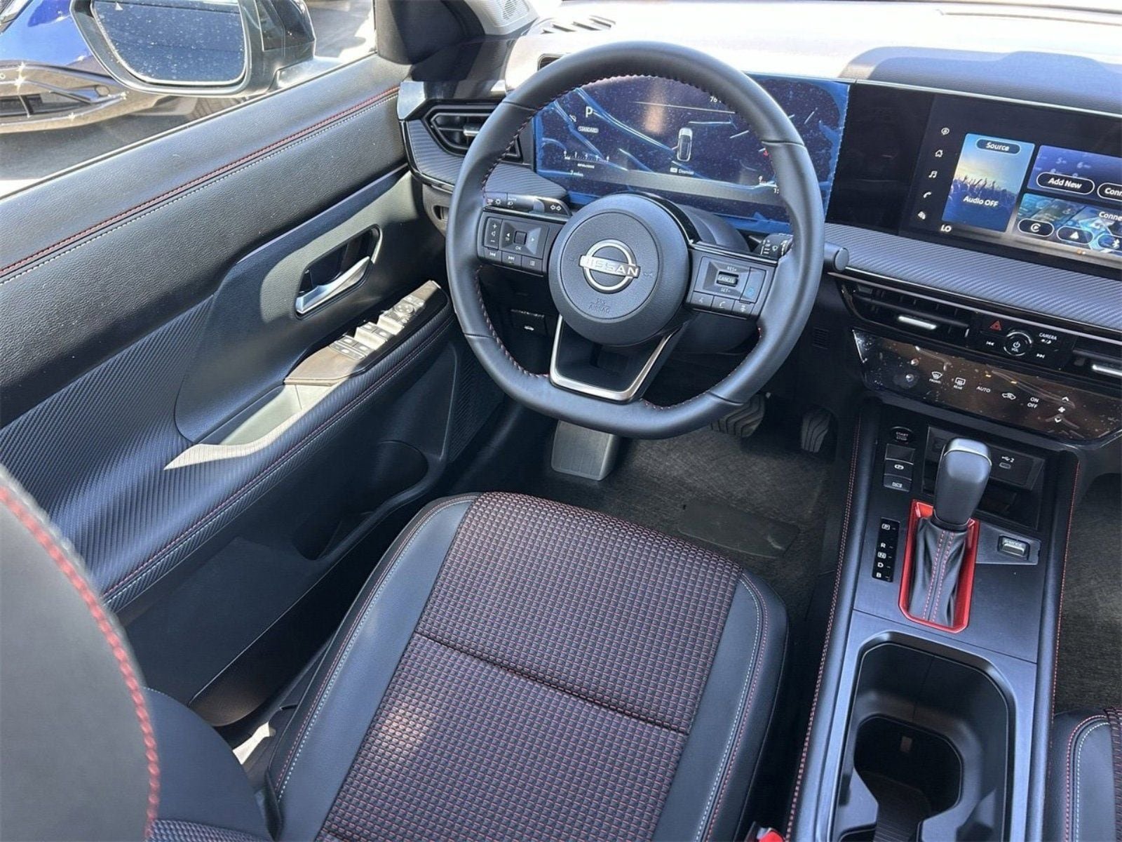 New 2025 Nissan Kicks SR image 18