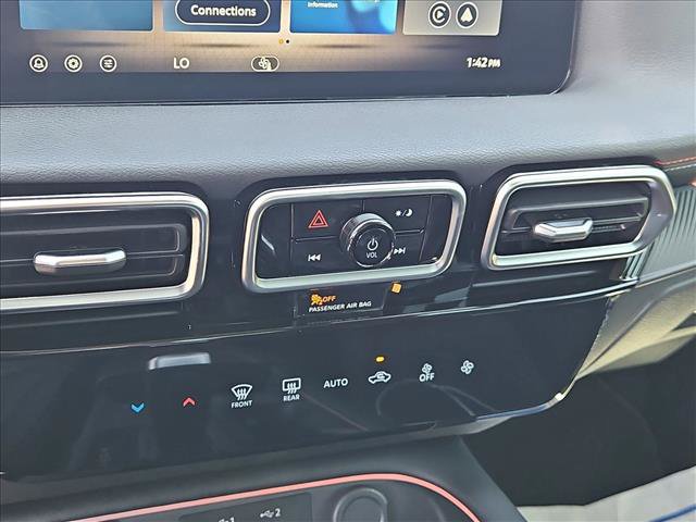 New 2026 Nissan Sentra SR w/ Floor Mat Package FWD image 12