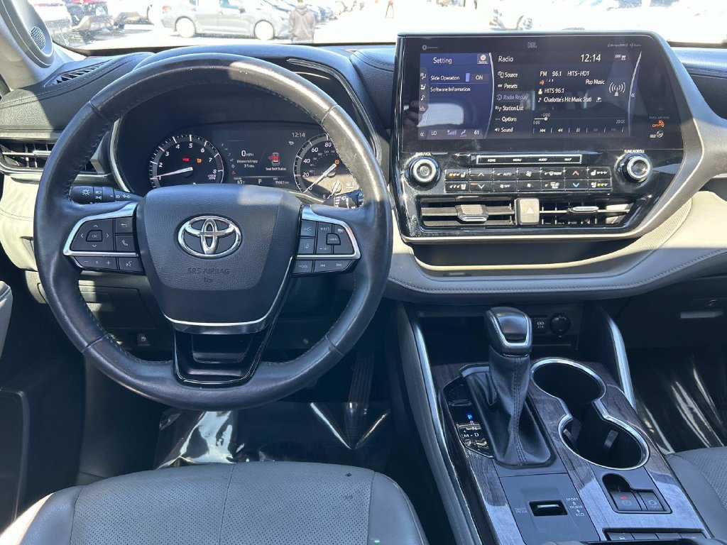 Used 2021 Toyota Highlander Limited FWD image 17